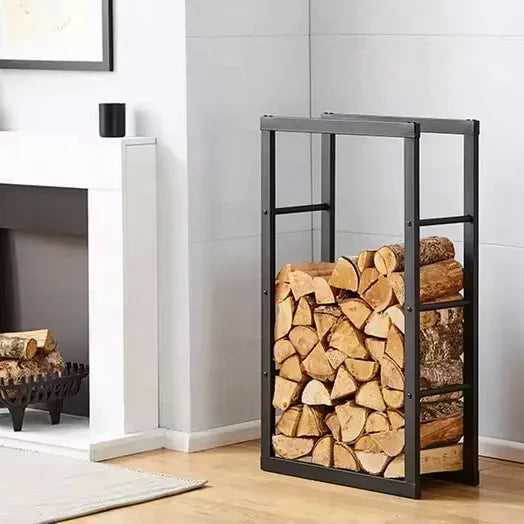 Porte bûches robuste en métal noir avec grande capacité de stockage pour cheminée.