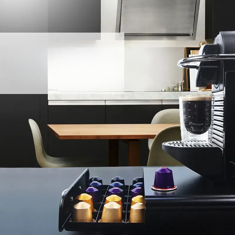 Rack à capsules de café en métal noir, capacité 40 dosettes, pour un rangement élégant sur comptoir cuisine.