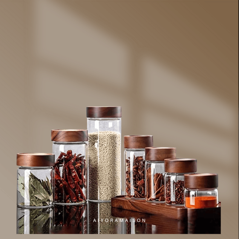 Pot de conservation hermétique pour épices en verre borosilicate avec couvercle en bois d’acacia.